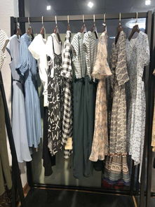 把品牌折扣女裝賣場(chǎng)的棱角變成商品宣傳的場(chǎng)所